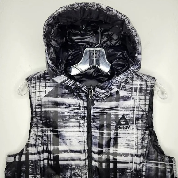 NWOT GERRY DOWN Black and Gray Hooded Puffer Vest, REVERSIBLE w/Pockets in & out - Picture 2 of 16